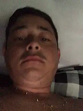 isacalejandroo online show from February 8, 1:44 pm