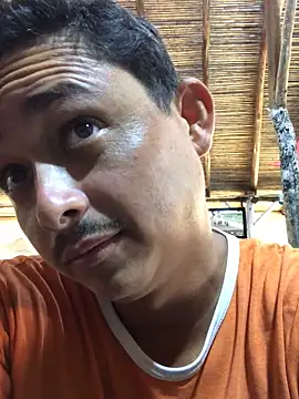 isacalejandroo online show from March 17, 8:40 pm