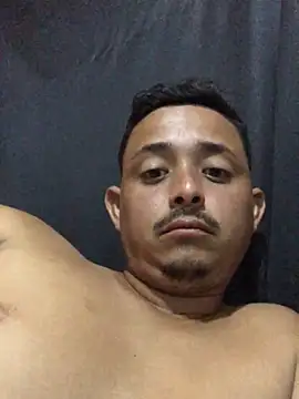 isacalejandroo online show from February 12, 6:58 pm