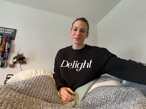 Snapshot of MissSwitch chatting on January 3, 1:47 pm MissSwitch online show from January 3, 1:47 pm