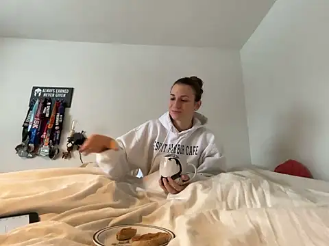 Snapshot of MissSwitch chatting on January 24, 1:14 pm MissSwitch online show from January 24, 1:14 pm