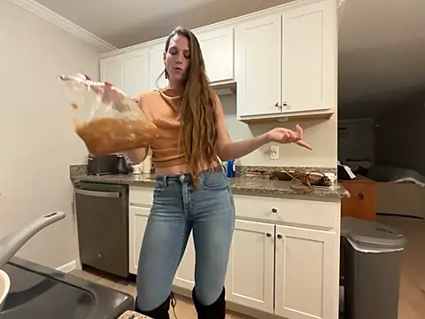 Snapshot of MissSwitch chatting on March 22, 2:05 am MissSwitch online show from March 22, 2:05 am