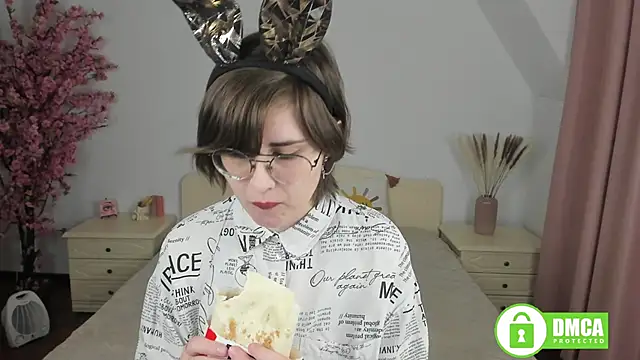 Funny bunnyy online show from January 11, 1:43 pm