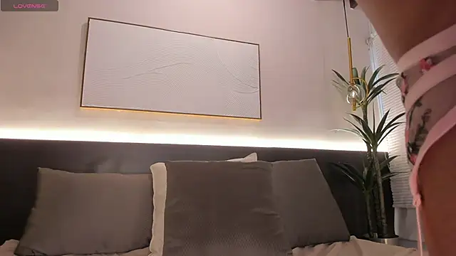 Snapshot of SophieBlake chatting on February 16, 7:27 pm SophieBlake online show from February 16, 7:27 pm