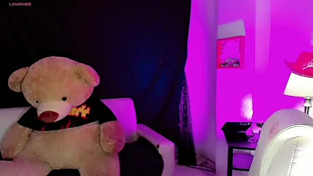 Snapshot of dollswit01 chatting on March 6, 3:57 am dollswit01 online show from March 6, 3:57 am