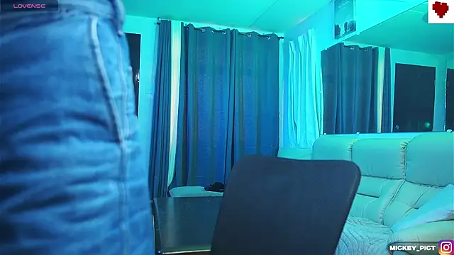 mickeypict online show from October 30, 6:37 am