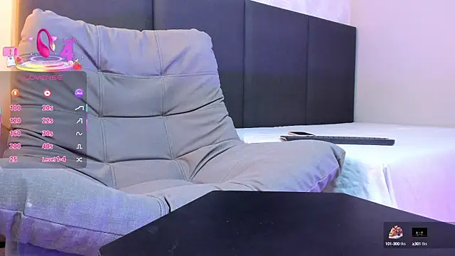 Snapshot of SophieHarris_ chatting on September 15, 8:09 pm SophieHarris online show from September 15, 8:09 pm