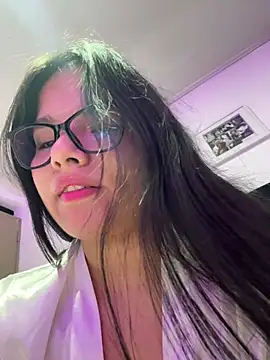 SophieHarris  online show from March 30, 3:18 am