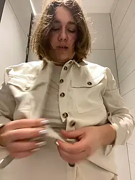 SuzieMurray online show from December 11, 9:19 am