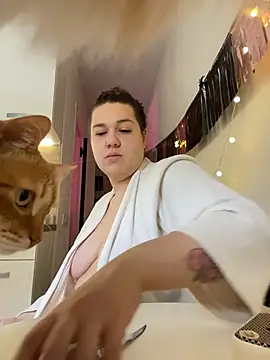 SuzieMurray online show from October 10, 10:58 am