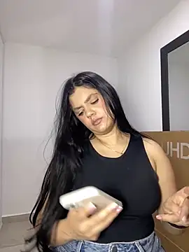 kimberlyhills1 online show from December 2, 3:34 am