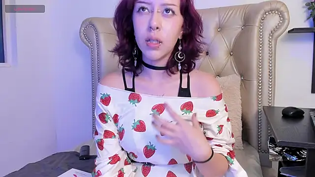 Snapshot of AlexaFoxy18 chatting on February 12, 4:23 am AlexaFoxy18 online show from February 12, 4:23 am