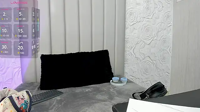 Snapshot of AlexaFoxy18 chatting on February 17, 7:27 am AlexaFoxy18 online show from February 17, 7:27 am