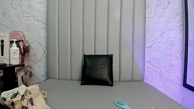 Snapshot of AlexaFoxy18 chatting on February 20, 7:32 am AlexaFoxy18 online show from February 20, 7:32 am