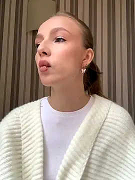 Snapshot of CaseyStar chatting on December 5, 9:28 am CaseyStar online show from December 5, 9:28 am