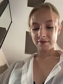 Snapshot of CaseyStar chatting on December 9, 10:32 am CaseyStar online show from December 9, 10:32 am