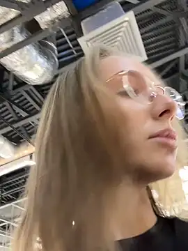 Snapshot of CaseyStar chatting on January 17, 10:33 am CaseyStar online show from January 17, 10:33 am