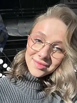 Snapshot of CaseyStar chatting on February 3, 12:36 pm CaseyStar online show from February 3, 12:36 pm