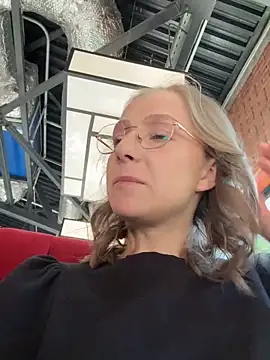 Snapshot of CaseyStar chatting on February 8, 9:35 am CaseyStar online show from February 8, 9:35 am