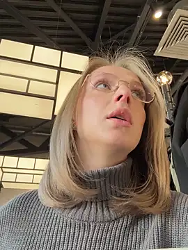 Snapshot of CaseyStar chatting on February 9, 9:47 am CaseyStar online show from February 9, 9:47 am