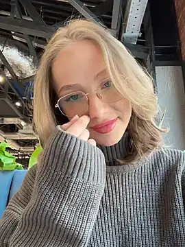 Snapshot of CaseyStar chatting on February 23, 9:22 am CaseyStar online show from February 23, 9:22 am