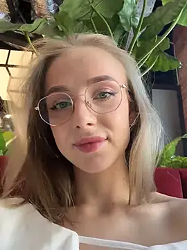 Snapshot of CaseyStar chatting on February 27, 9:43 am CaseyStar online show from February 27, 9:43 am