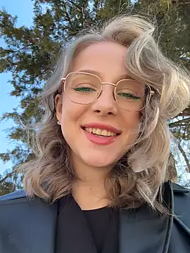 Snapshot of CaseyStar chatting on March 8, 9:28 am CaseyStar online show from March 8, 9:28 am