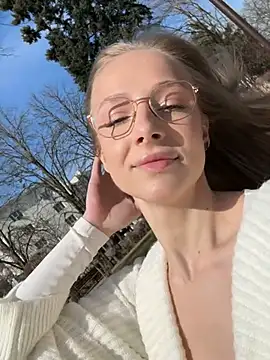 Snapshot of CaseyStar chatting on March 9, 9:35 am CaseyStar online show from March 9, 9:35 am