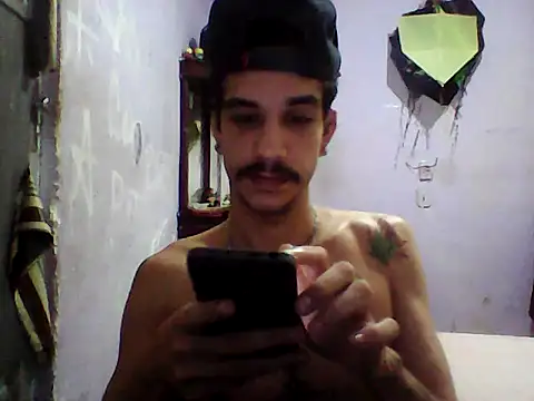 Snapshot of gatobranco001 chatting on February 27, 3:15 pm gatobranco001 online show from February 27, 3:15 pm