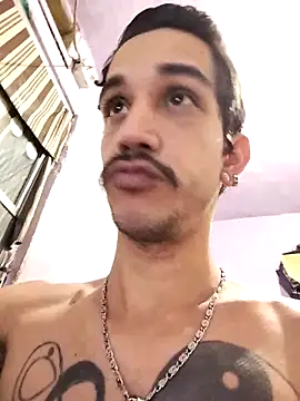Snapshot of gatobranco001 chatting on February 28, 11:01 pm gatobranco001 online show from February 28, 11:01 pm