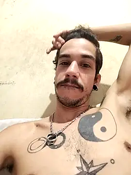 Snapshot of gatobranco001 chatting on March 3, 5:39 pm gatobranco001 online show from March 3, 5:39 pm