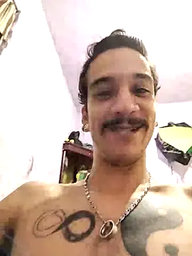 Snapshot of gatobranco001 chatting on March 5, 5:07 am gatobranco001 online show from March 5, 5:07 am