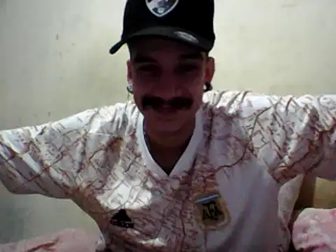 Snapshot of gatobranco001 chatting on March 8, 7:42 pm gatobranco001 online show from March 8, 7:42 pm