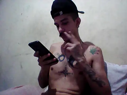 Snapshot of gatobranco001 chatting on March 10, 8:12 pm gatobranco001 online show from March 10, 8:12 pm