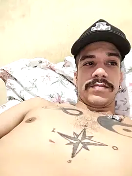 Snapshot of gatobranco001 chatting on March 15, 2:56 am gatobranco001 online show from March 15, 2:56 am
