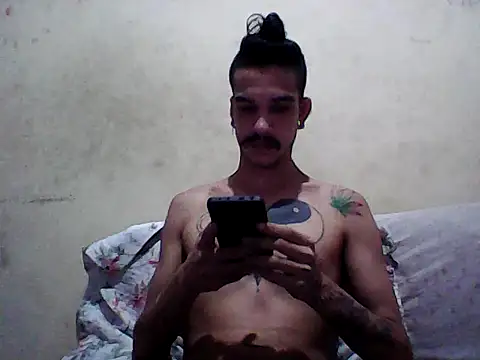 Snapshot of gatobranco001 chatting on March 16, 10:09 pm gatobranco001 online show from March 16, 10:09 pm