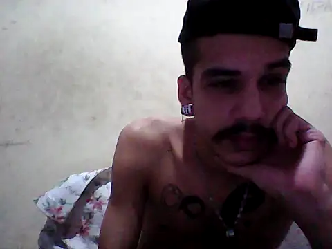 Snapshot of gatobranco001 chatting on March 17, 1:14 am gatobranco001 online show from March 17, 1:14 am