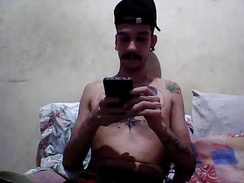 Snapshot of gatobranco001 chatting on March 17, 5:12 am gatobranco001 online show from March 17, 5:12 am
