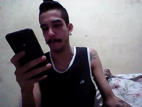 Snapshot of gatobranco001 chatting on March 18, 11:53 pm gatobranco001 online show from March 18, 11:53 pm