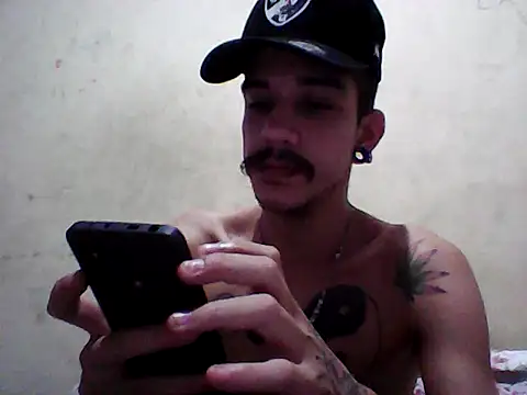 Snapshot of gatobranco001 chatting on March 19, 2:59 am gatobranco001 online show from March 19, 2:59 am