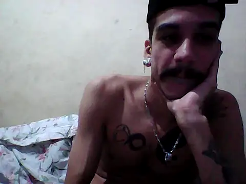 Snapshot of gatobranco001 chatting on March 19, 12:12 pm gatobranco001 online show from March 19, 12:12 pm