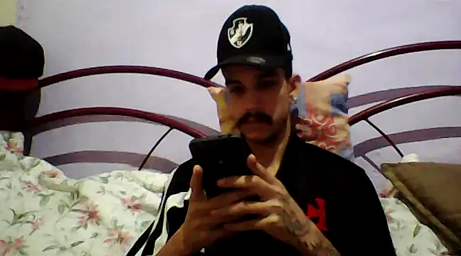 Snapshot of gatobranco001 chatting on March 21, 2:18 am gatobranco001 online show from March 21, 2:18 am