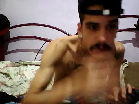 Snapshot of gatobranco001 chatting on March 21, 12:50 pm gatobranco001 online show from March 21, 12:50 pm