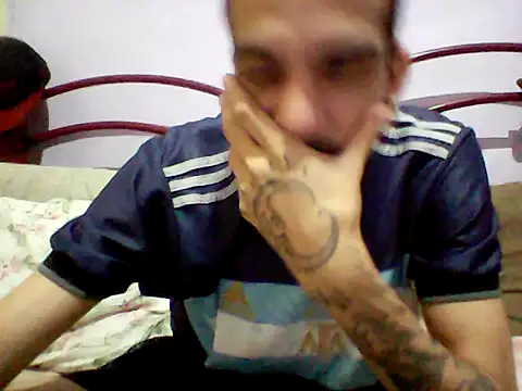 Snapshot of gatobranco001 chatting on March 22, 4:03 am gatobranco001 online show from March 22, 4:03 am