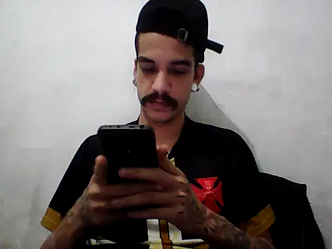 Snapshot of gatobranco001 chatting on May 30, 5:54 pm gatobranco001 online show from May 30, 5:54 pm