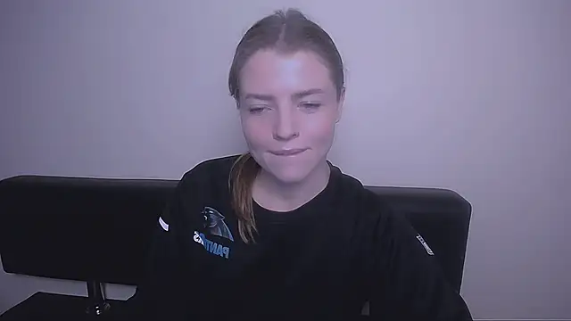 Snapshot of MissOliviaa_ chatting on December 3, 2:49 pm MissOliviaa online show from December 3, 2:49 pm