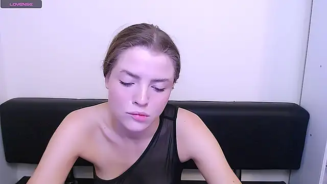 Snapshot of MissOliviaa_ chatting on December 4, 3:21 pm MissOliviaa online show from December 4, 3:21 pm