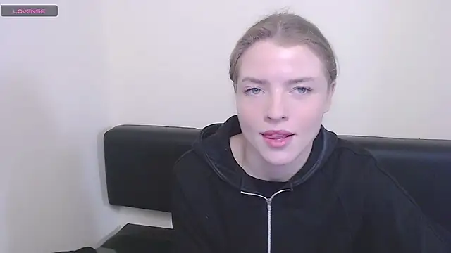 Snapshot of MissOliviaa_ chatting on December 9, 11:36 am MissOliviaa online show from December 9, 11:36 am