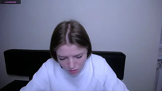 Snapshot of MissOliviaa_ chatting on December 10, 4:38 pm MissOliviaa online show from December 10, 4:38 pm