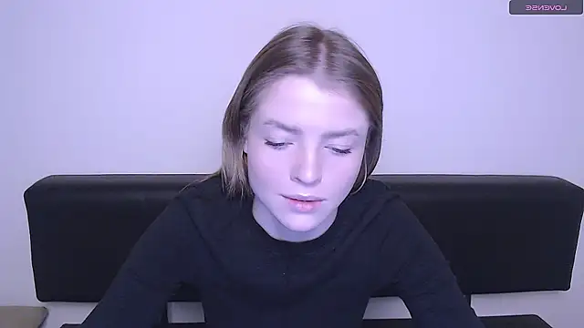 Snapshot of MissOliviaa_ chatting on December 15, 11:12 am MissOliviaa online show from December 15, 11:12 am